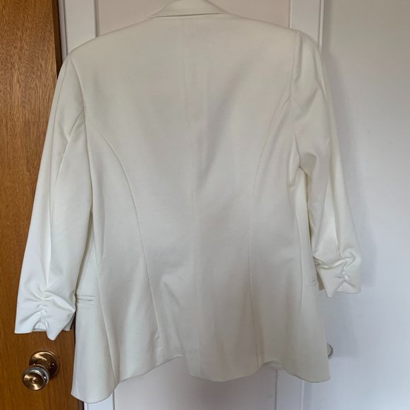 White 3/4 sleeve blazer - Picture 4 of 6